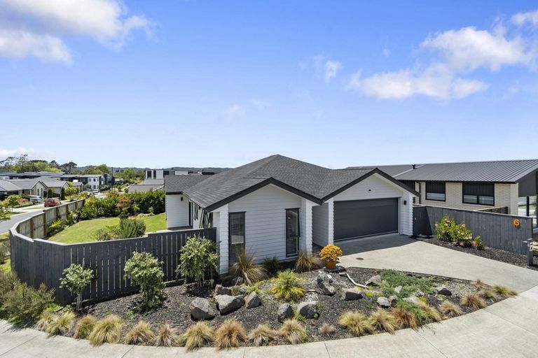 Photo of property in 6 Dida Park Drive, Kumeu, 0810