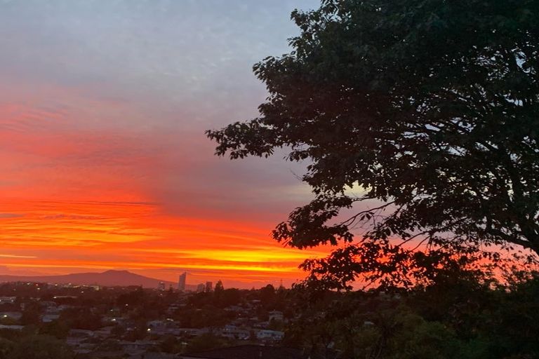 Photo of property in 45 Agincourt Street, Glenfield, Auckland, 0629