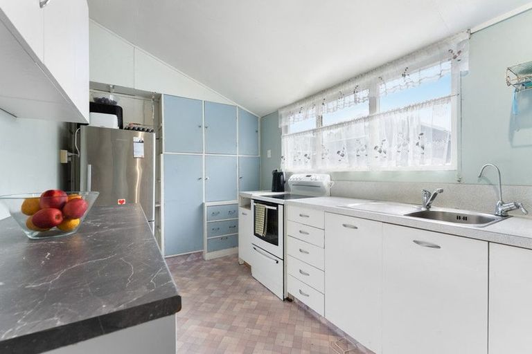 Photo of property in 16 Carlton Avenue, Gonville, Whanganui, 4501