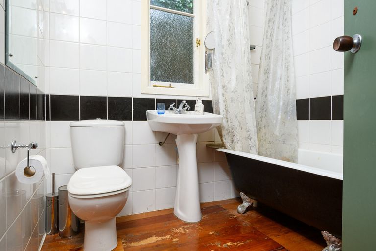 Photo of property in 195 Golf Road, Titirangi, Auckland, 0604