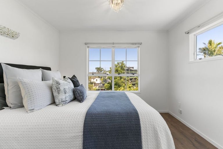 Photo of property in 16 Eastcliffe Road, Castor Bay, Auckland, 0620