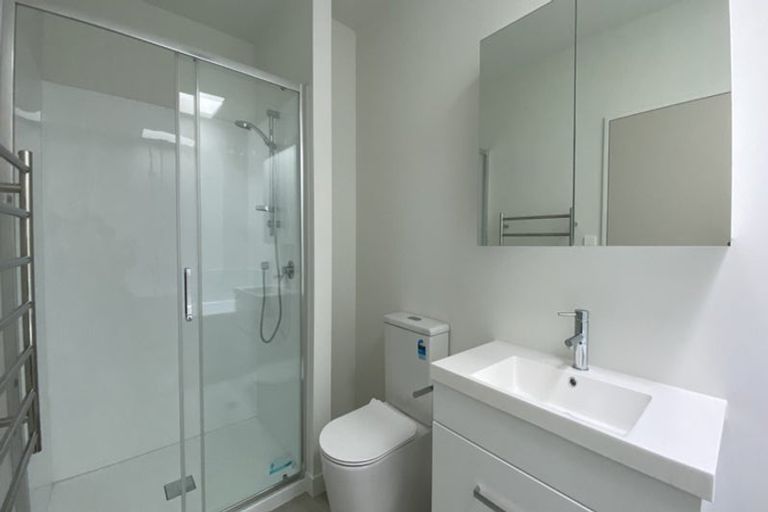 Photo of property in 5/2 Moor Avenue, Te Atatu Peninsula, Auckland, 0610