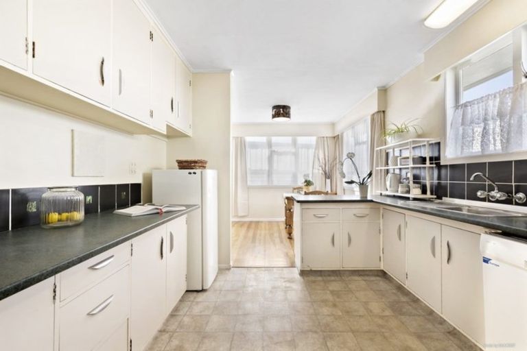 Photo of property in 131a Apu Crescent, Lyall Bay, Wellington, 6022