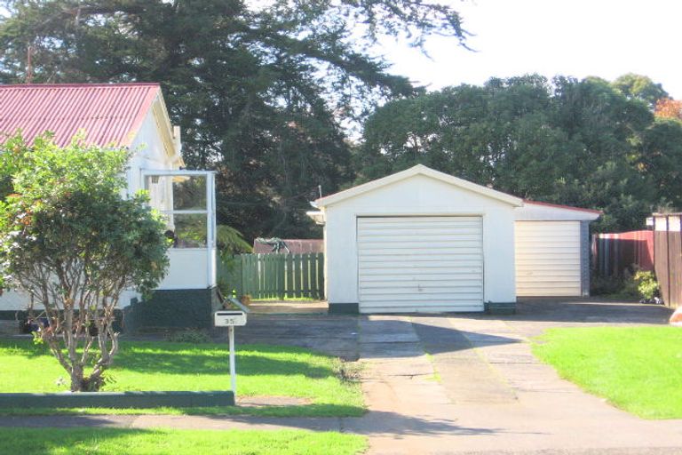 Photo of property in 35 Christmas Road, Manurewa, Auckland, 2102