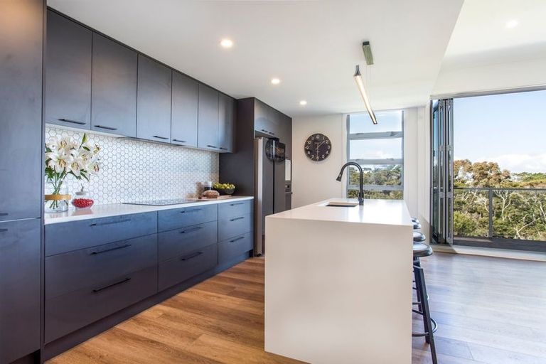 Photo of property in 8b Huka Road, Birkenhead, Auckland, 0626