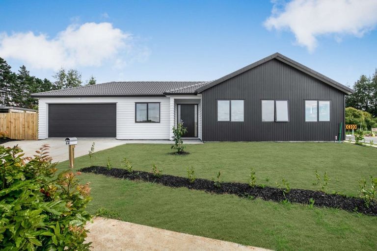 Photo of property in 64 Prado Drive, Pukekohe, 2120