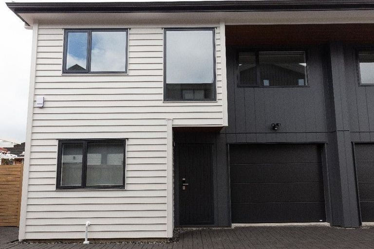 Photo of property in 57b Neil Avenue, Te Atatu Peninsula, Auckland, 0610