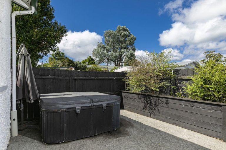 Photo of property in 5 Don Buck Road, Henderson, Auckland, 0614