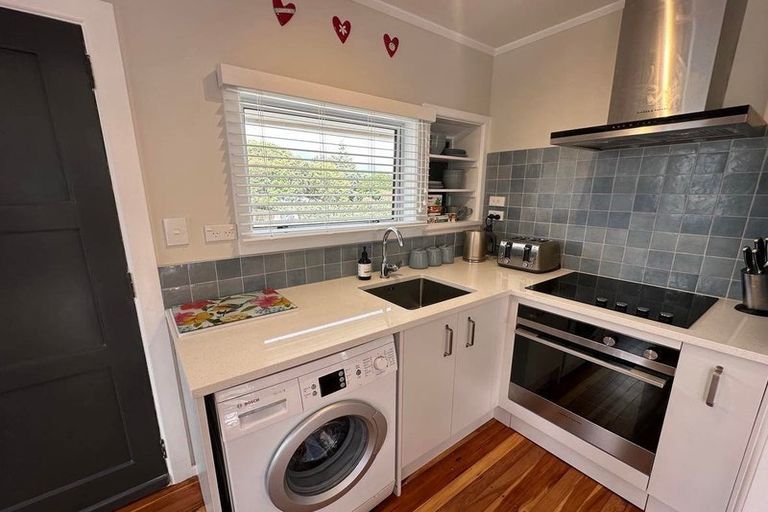 Photo of property in 21 William Street, Waikanae Beach, Waikanae, 5036