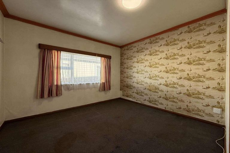 Photo of property in 8 Phillip Street, Johnsonville, Wellington, 6037