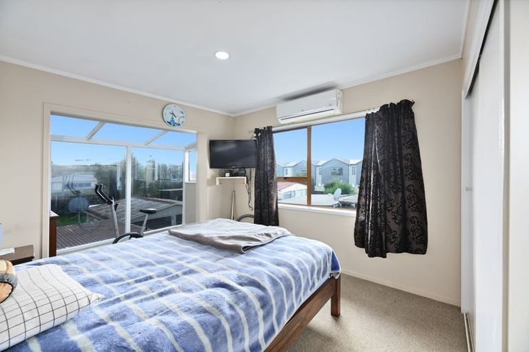 Photo of property in 4 Roberts Road, Te Atatu South, Auckland, 0610