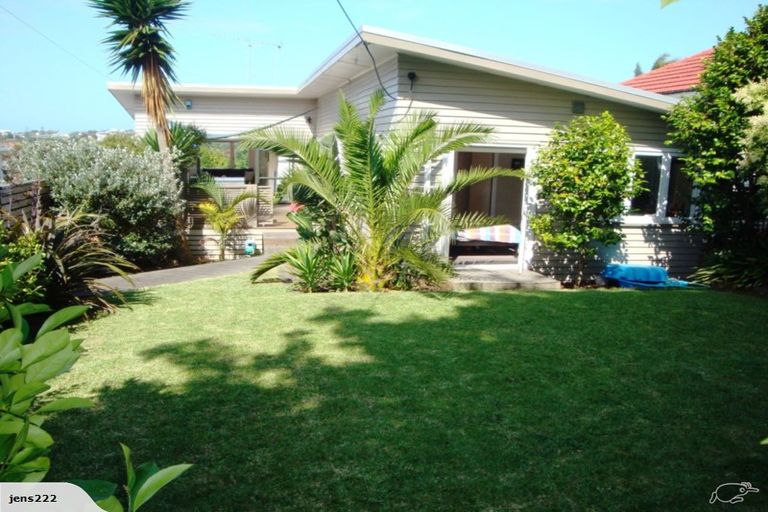 Photo of property in 7 Lake Road, Northcote, Auckland, 0627