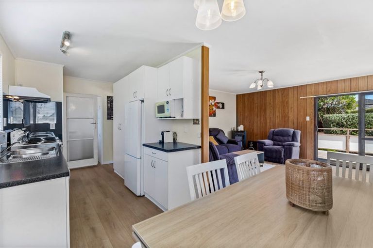 Photo of property in 114a Mcleod Road, Te Atatu South, Auckland, 0610