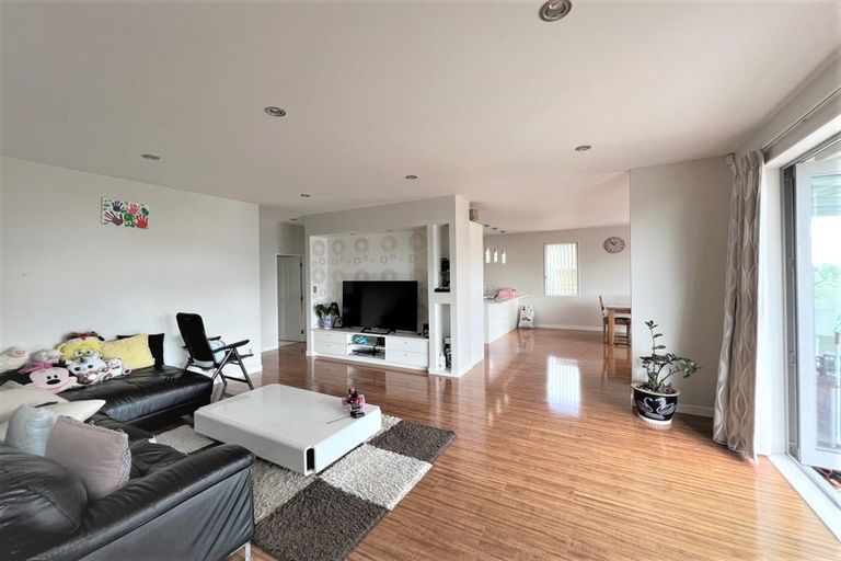 Photo of property in 27 Mantra Road, Massey, Auckland, 0614