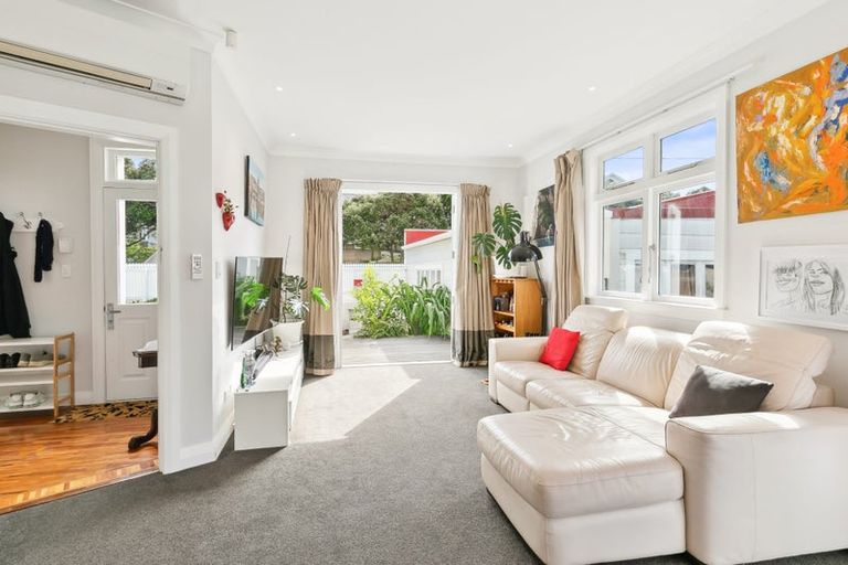 Photo of property in 55 The Parade, Island Bay, Wellington, 6023
