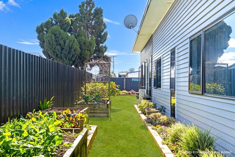 Photo of property in 19a Kawaha Point Road, Fairy Springs, Rotorua, 3015