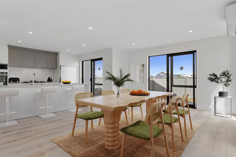 Photo of property in 24 Port Way, Rosehill, 2113