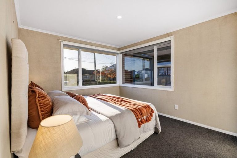 Photo of property in 6 Dymock Place, Bishopdale, Christchurch, 8053