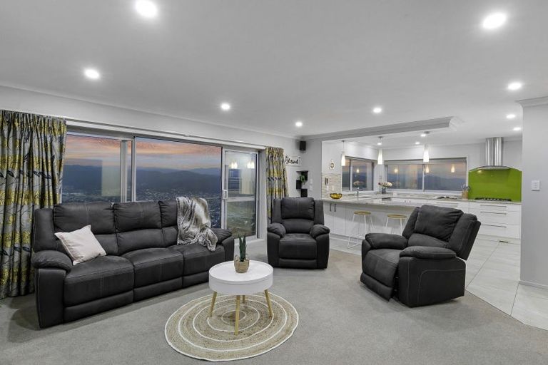 Photo of property in 34 Arahiwi Grove, Tirohanga, Lower Hutt, 5010