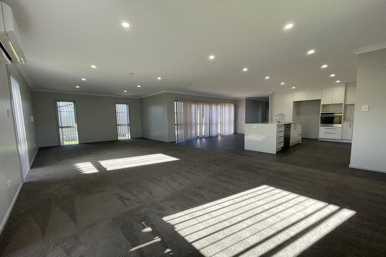 Photo of property in 37 Riverglade Parkway, Te Atatu South, Auckland, 0610