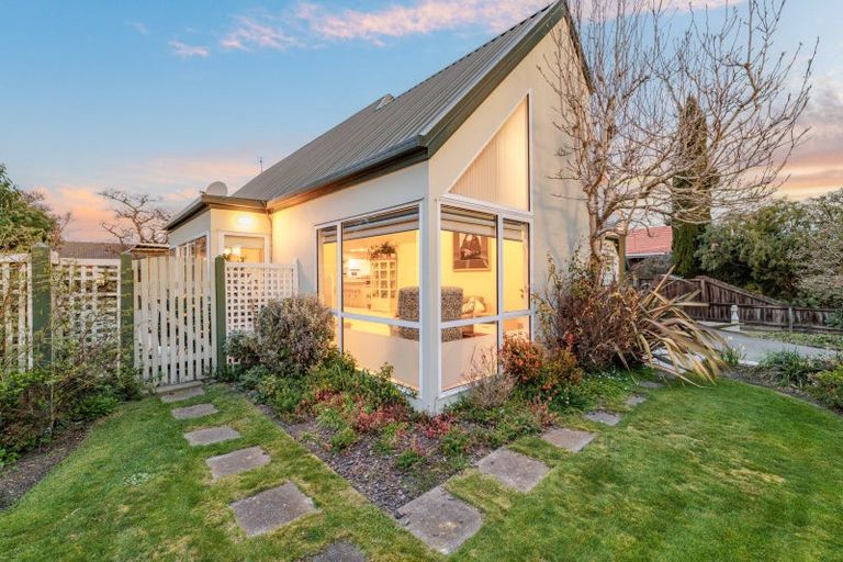 Photo of property in 46 Westgrove Avenue, Avonhead, Christchurch, 8042