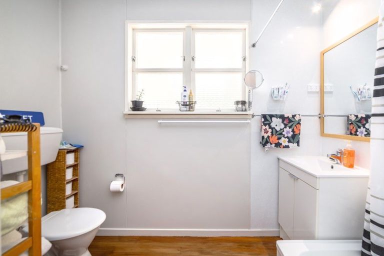 Photo of property in 2 Wood Street, Greytown, 5712