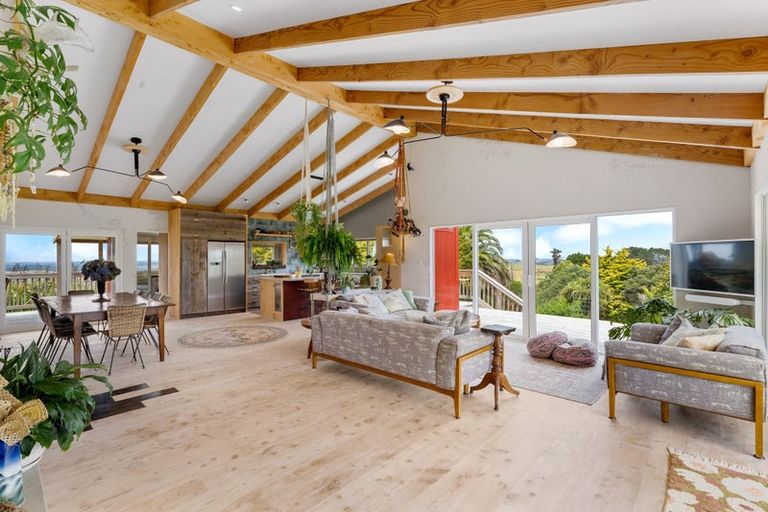 Photo of property in 236 Kiwitahi Road, Helensville, 0875