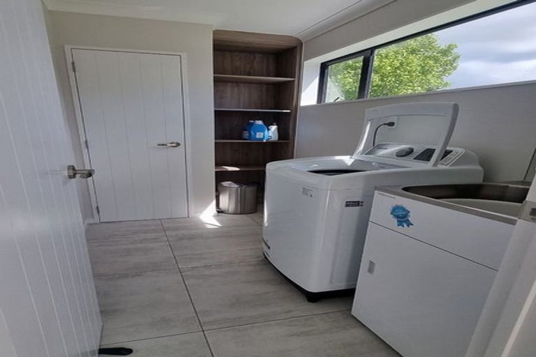 Photo of property in 320c Royal Road, Massey, Auckland, 0614