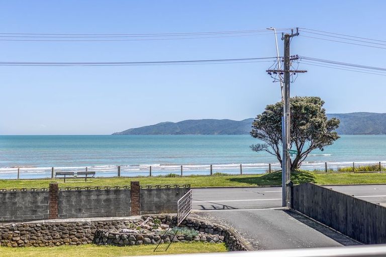 Photo of property in 104 Marine Parade, Paraparaumu Beach, Paraparaumu, 5032