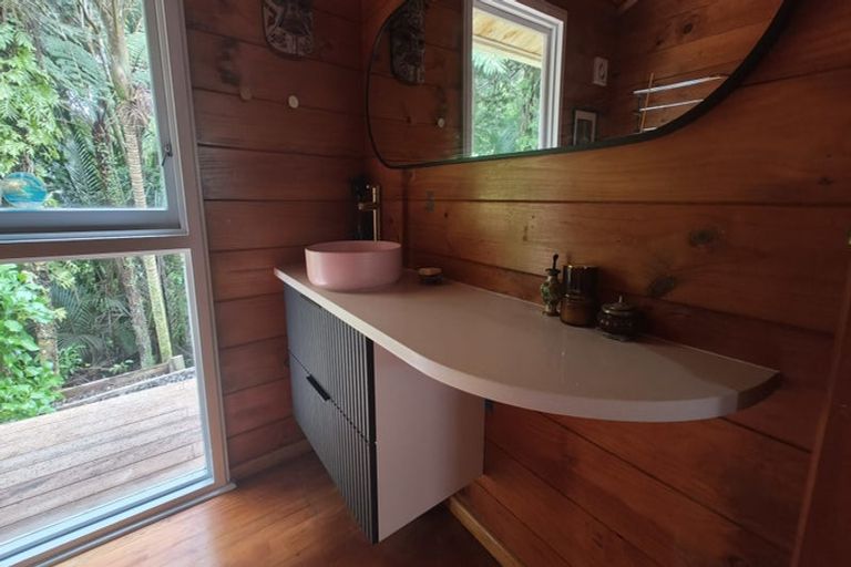 Photo of property in 26 Sylvan Valley Avenue, Titirangi, Auckland, 0604