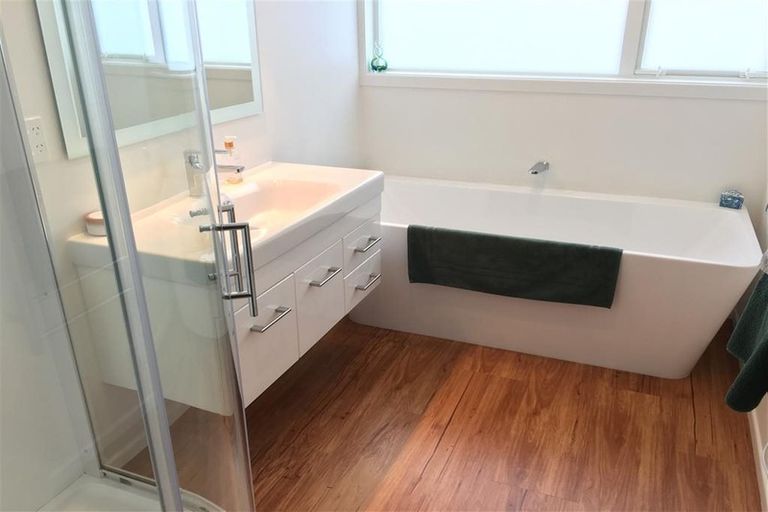 Photo of property in 8 Hollis Road, Paraparaumu Beach, Paraparaumu, 5032