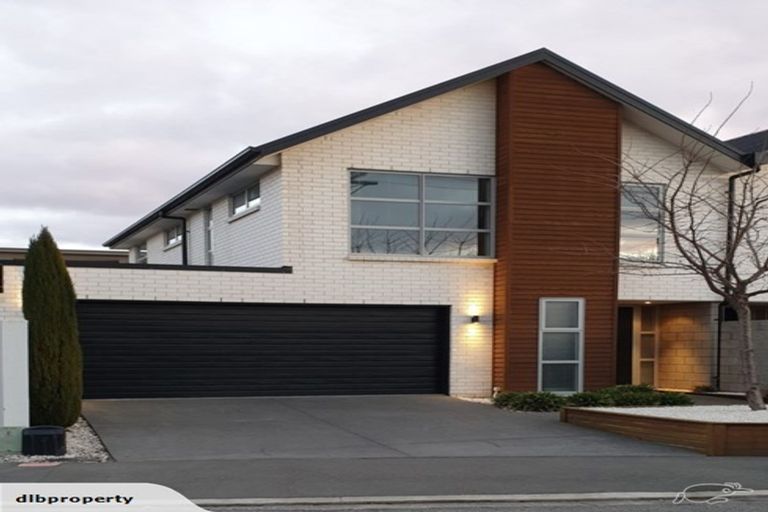 Photo of property in 142a Holly Road, St Albans, Christchurch, 8014