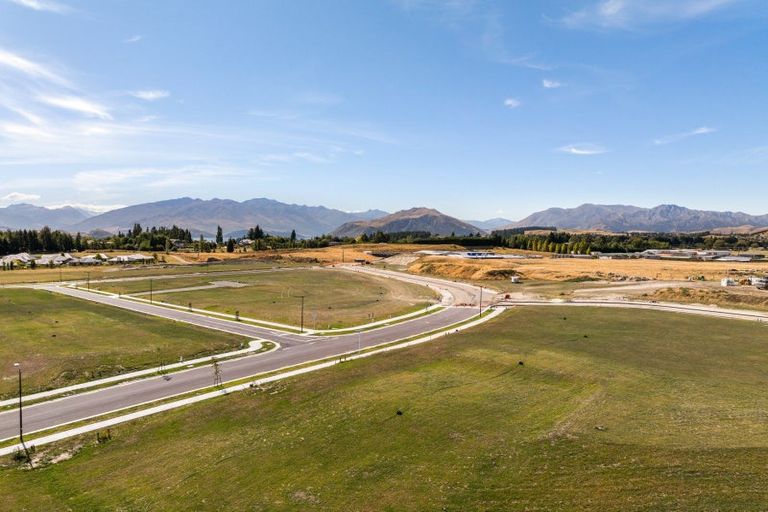 Photo of property in 42 Doug Ledgerwood Drive, Wanaka, 9305