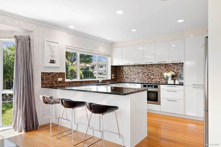 Photo of property in 22 John Brooke Crescent, East Tamaki Heights, Auckland, 2016