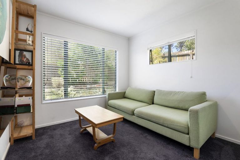 Photo of property in 2/13 Montgomery Avenue, Belmont, Auckland, 0622