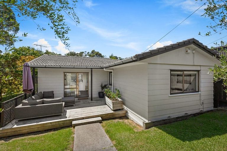 Photo of property in 22 Derwent Crescent, Titirangi, Auckland, 0604