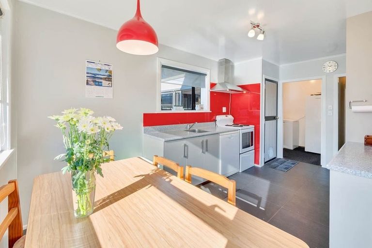 Photo of property in 12 Salas Place, Papakura, 2110