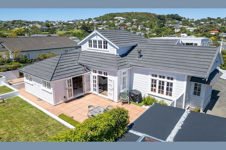 Photo of property in 15 Lucknow Terrace, Khandallah, Wellington, 6035