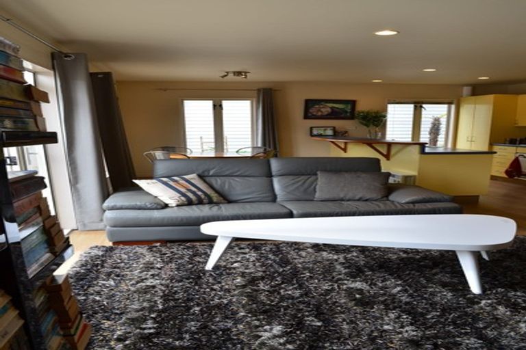 Photo of property in 2/240 Kilmore Street, Christchurch Central, Christchurch, 8011