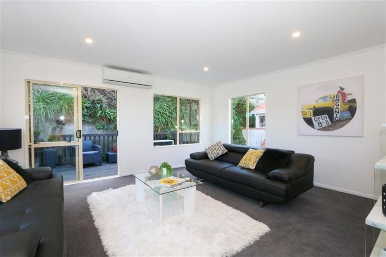 Photo of property in 33u2 Hawker Street, Mount Victoria, Wellington, 6011