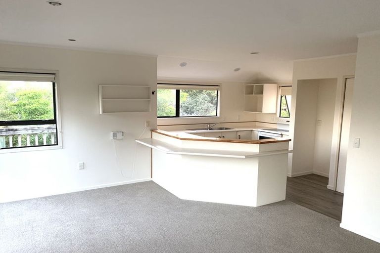 Photo of property in 3 Fayette Place, Te Atatu South, Auckland, 0610