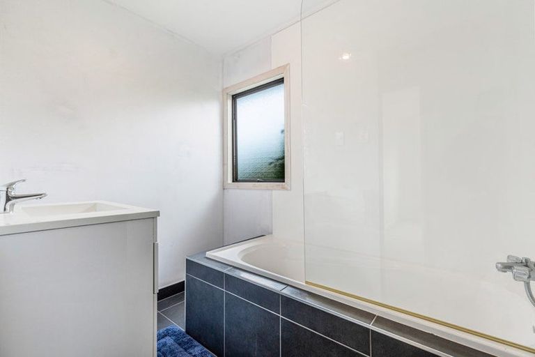 Photo of property in 22 Landsdale Place, Massey, Auckland, 0614