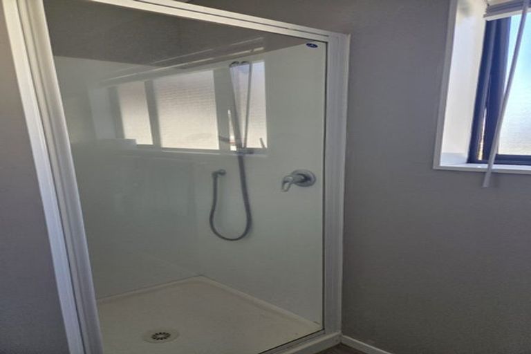 Photo of property in 64 Lavery Place, Sunnynook, Auckland, 0632