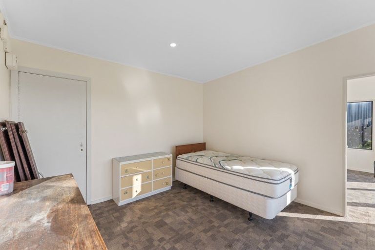 Photo of property in 32 Temuera Street, Otaki, 5512