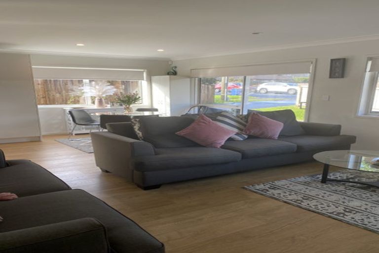 Photo of property in 24 Rewarewa Road, Te Atatu Peninsula, Auckland, 0610