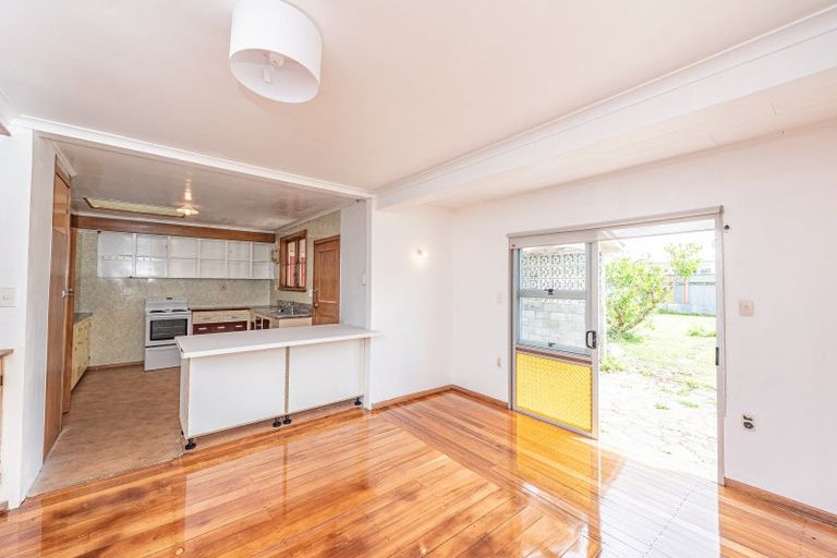 Photo of property in 104 Weraroa Road, Waverley, 4510