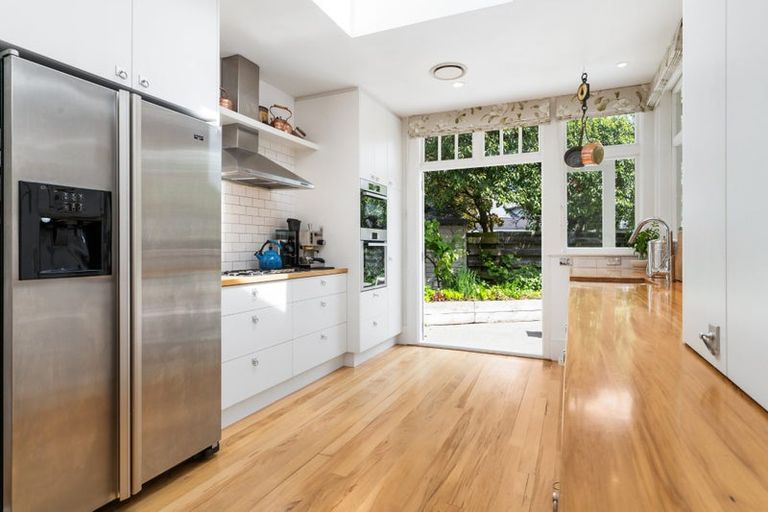 Photo of property in 11 Idris Road, Fendalton, Christchurch, 8052