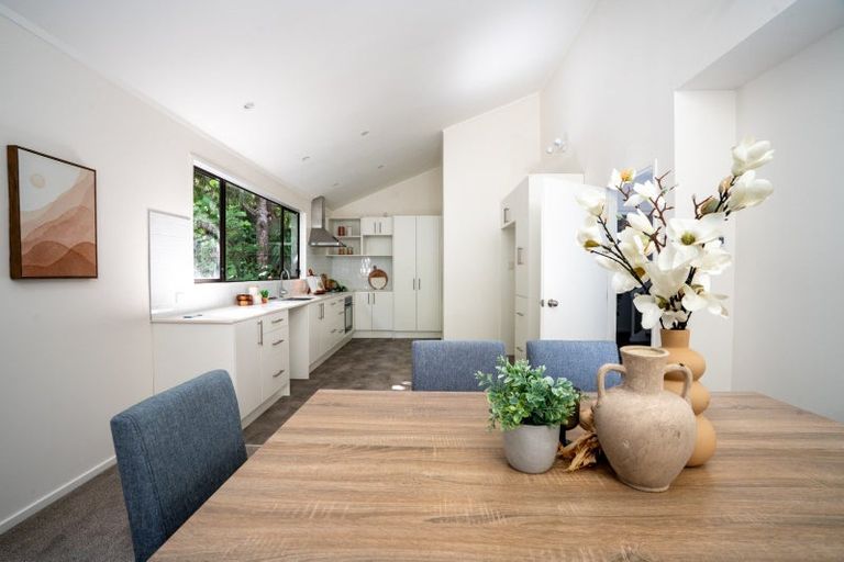 Photo of property in 16 Garden Road, Northland, Wellington, 6012