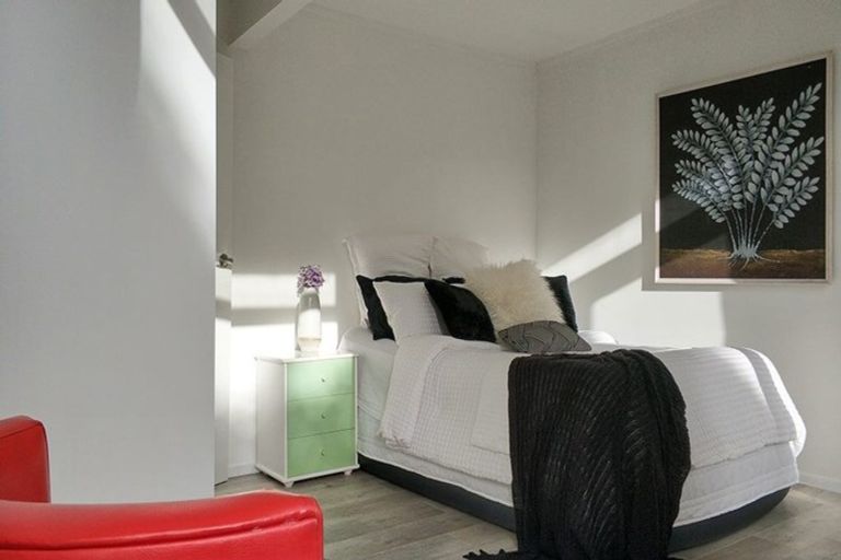 Photo of property in 4 Hollyhock Place, Browns Bay, Auckland, 0630