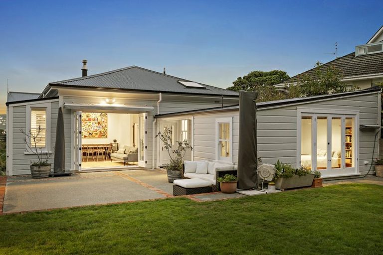 Photo of property in 30 Upton Terrace, Thorndon, Wellington, 6011